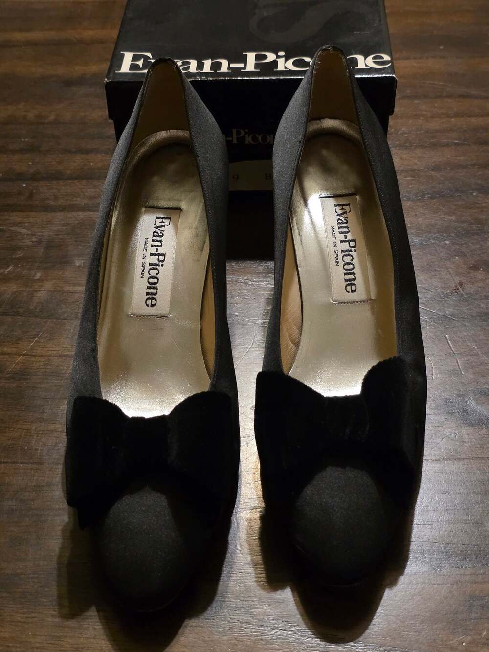 Evan-Picone AIM Black Satin and Velvet Bow Kitten Heel Pumps Size 9M